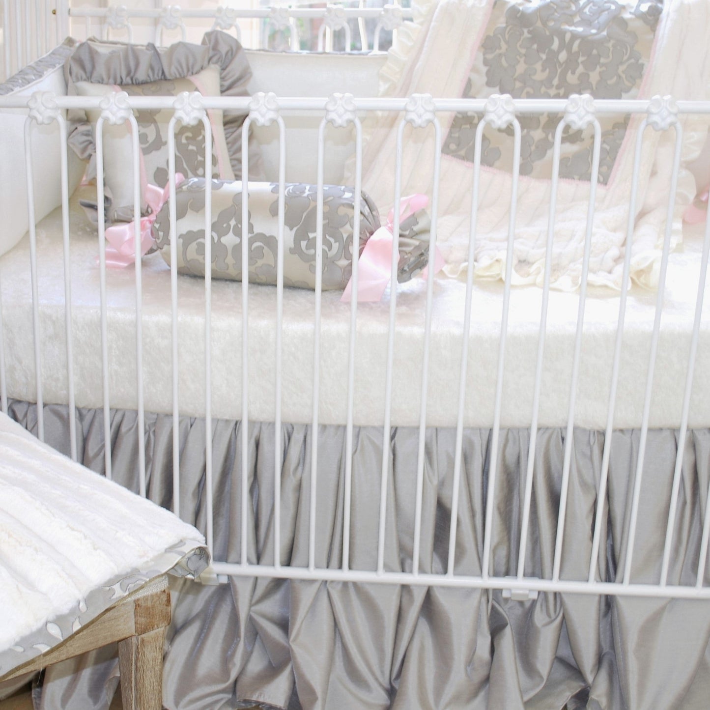 LuLu  4 Piece Crib Bedding Set